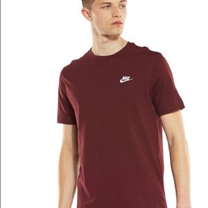 Men’s Nike Club T-Shirt - S - Burgundy